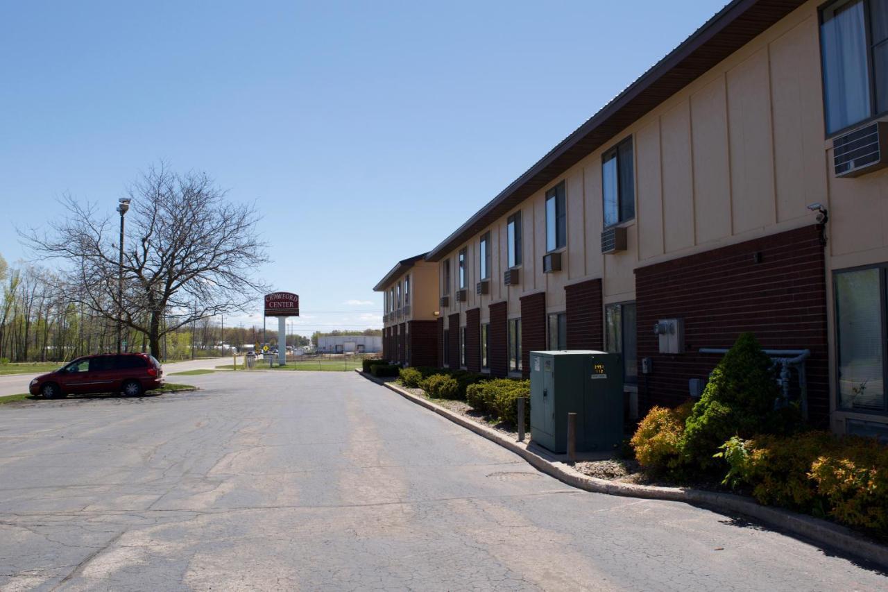 Amerivu Inn And Suites Shawano Wi Bagian luar foto