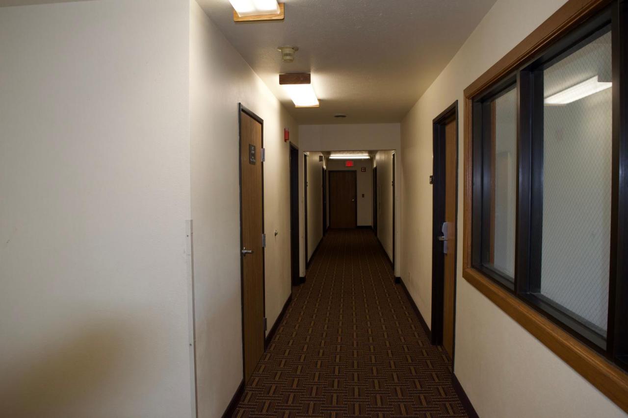 Amerivu Inn And Suites Shawano Wi Bagian luar foto