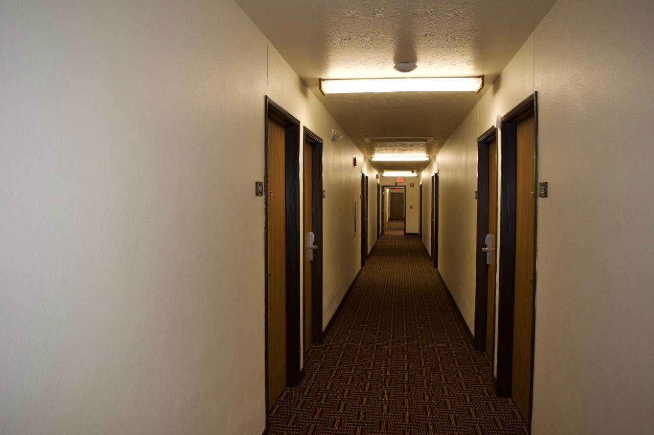 Amerivu Inn And Suites Shawano Wi Bagian luar foto