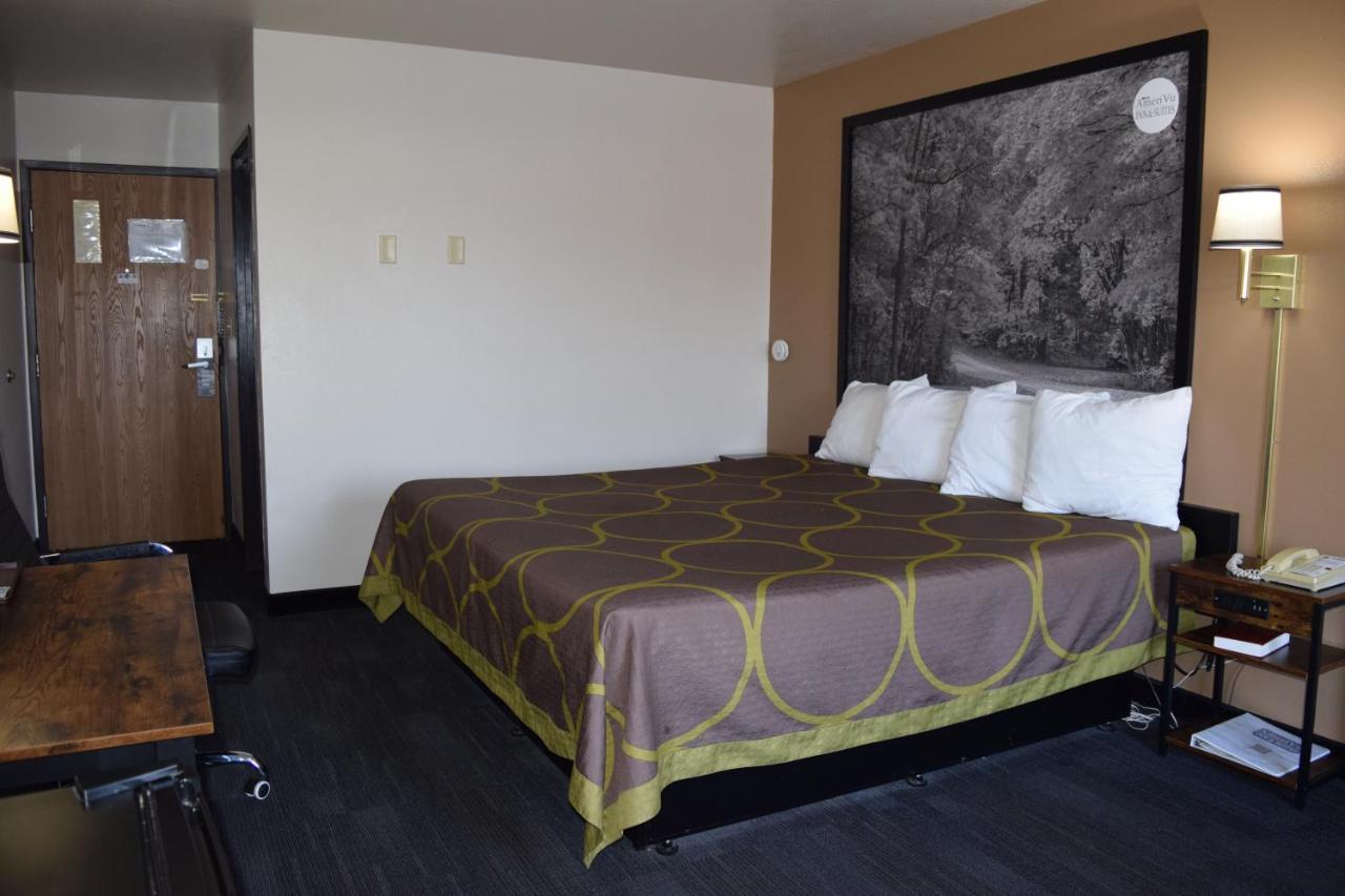 Amerivu Inn And Suites Shawano Wi Bagian luar foto