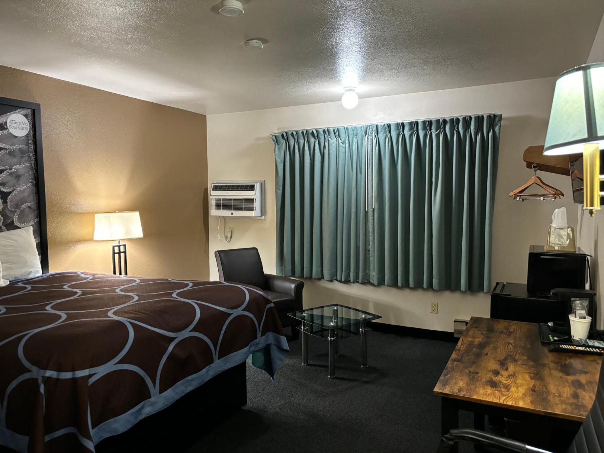 Amerivu Inn And Suites Shawano Wi Bagian luar foto