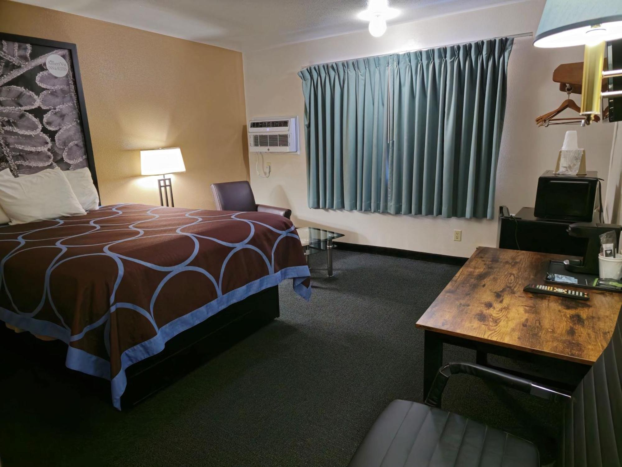 Amerivu Inn And Suites Shawano Wi Bagian luar foto