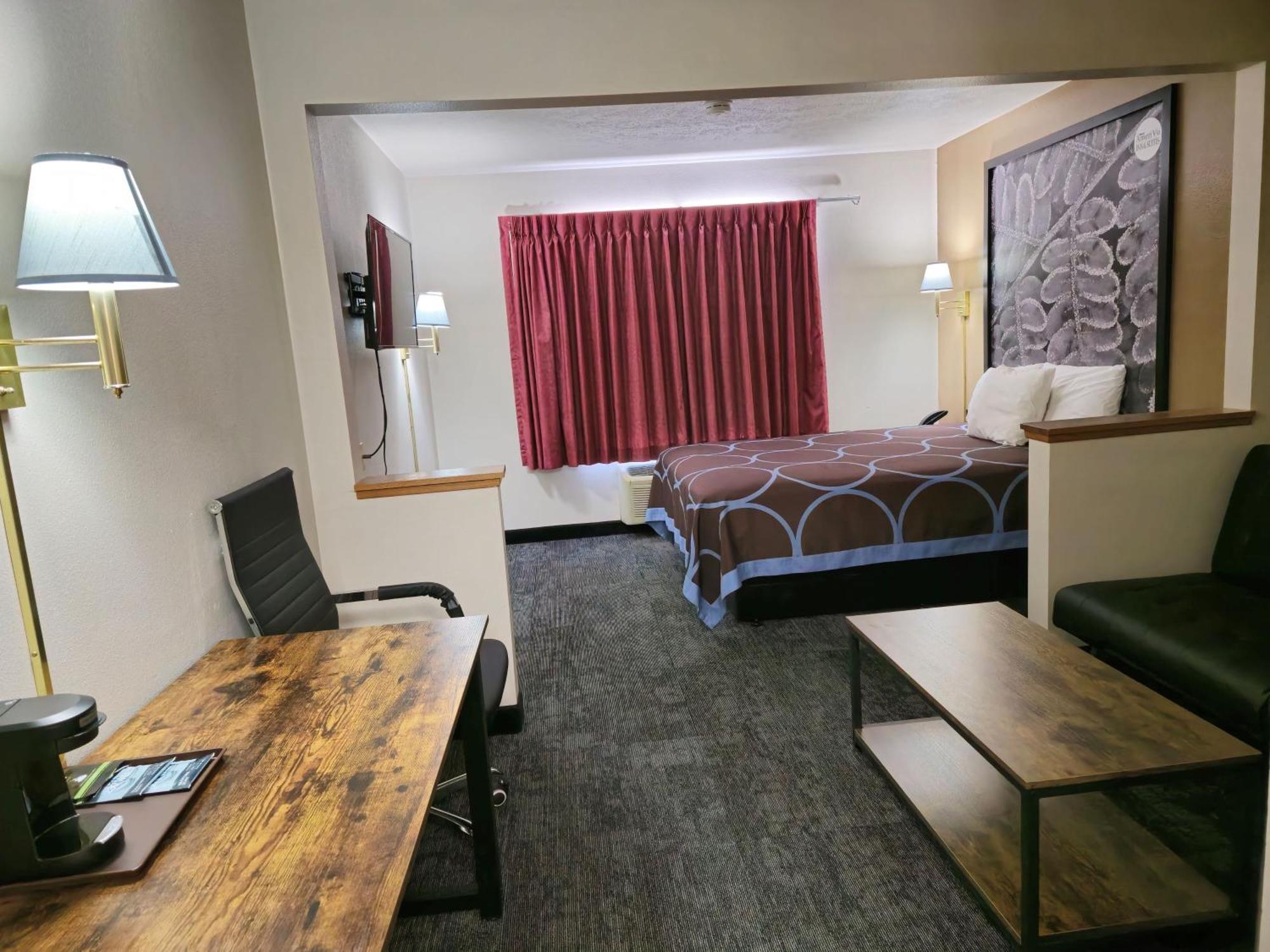 Amerivu Inn And Suites Shawano Wi Bagian luar foto