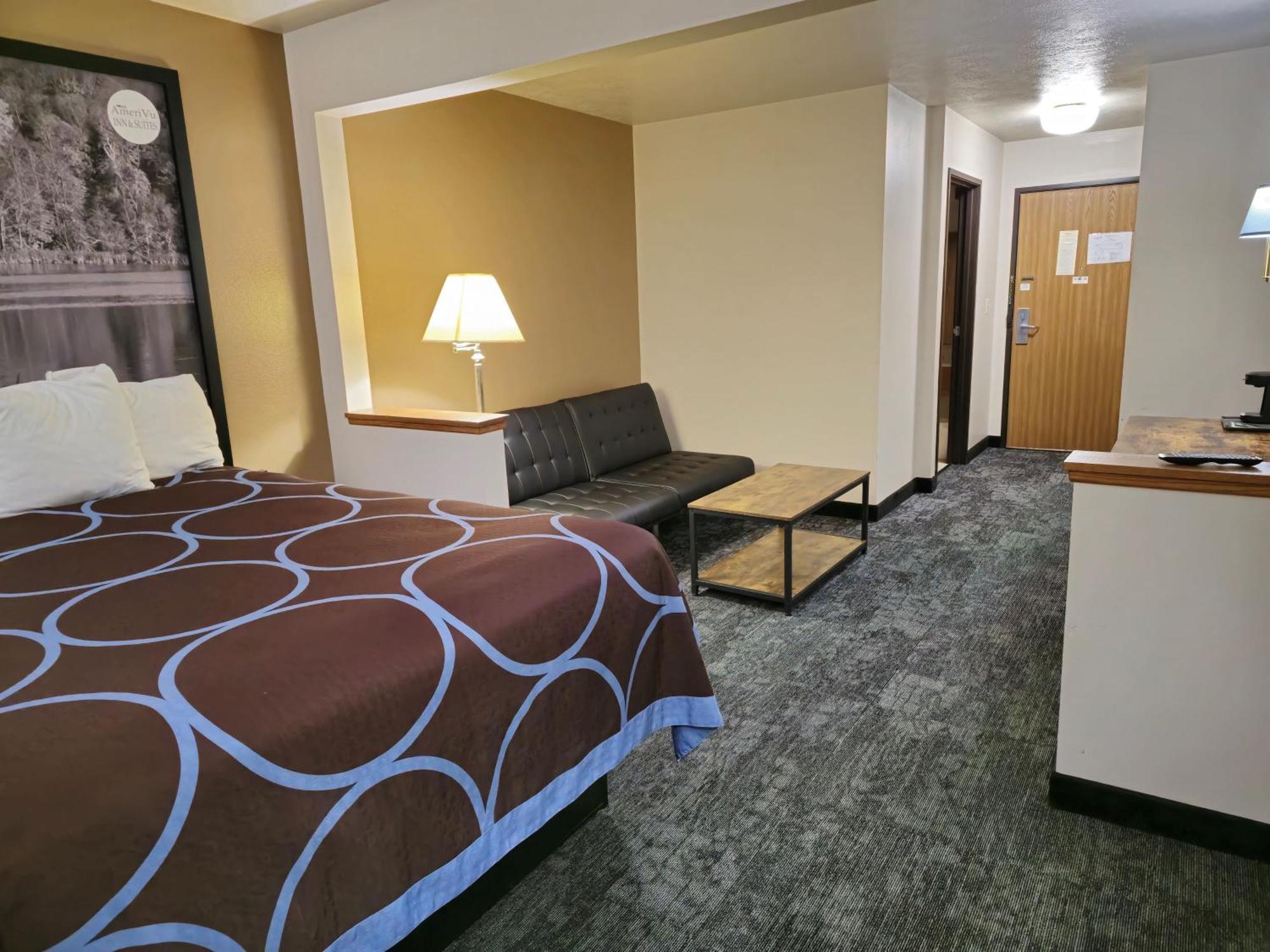 Amerivu Inn And Suites Shawano Wi Bagian luar foto