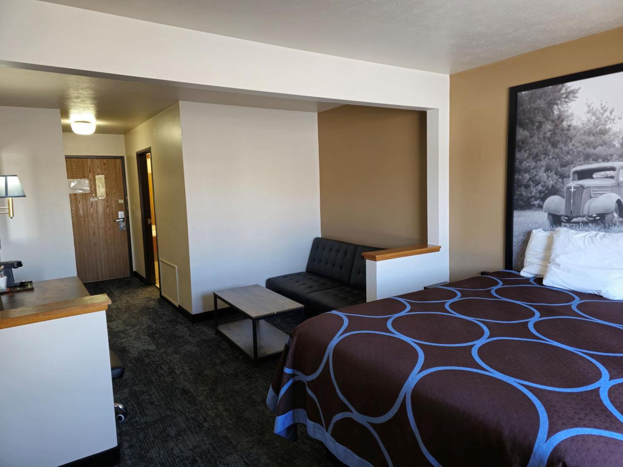 Amerivu Inn And Suites Shawano Wi Bagian luar foto